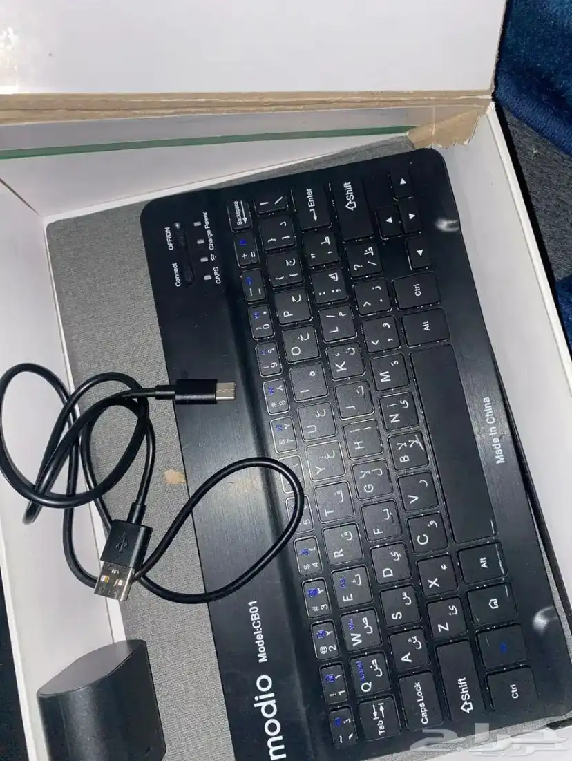 ايباد مع كيبورد وسماعه وجميع اغراضه 2