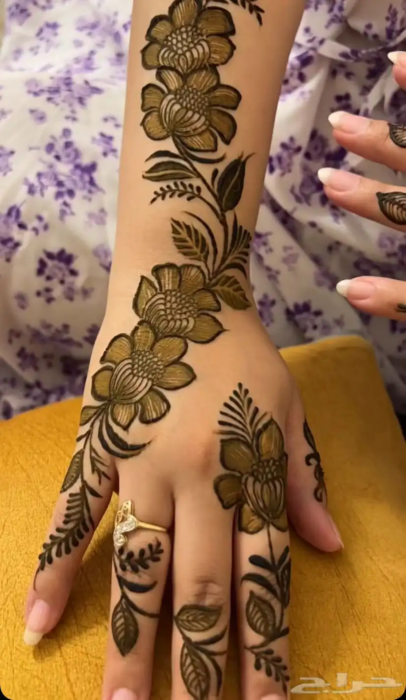 نقش احمر اللون مضمون 2