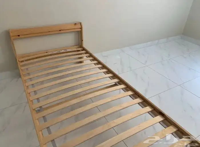 سرير خشبي 0
