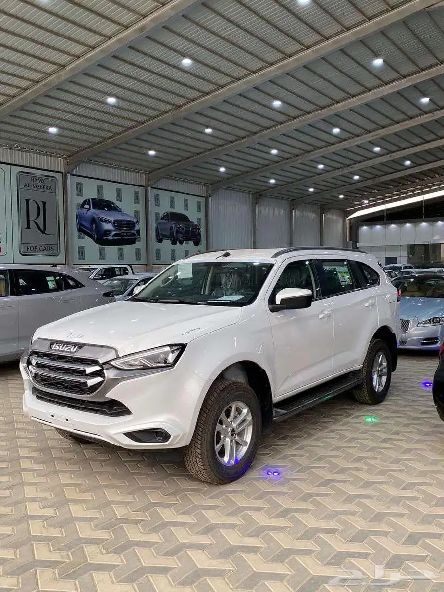 إيسوزو MUX 2023 نص فل بدون دبل أصفار 5