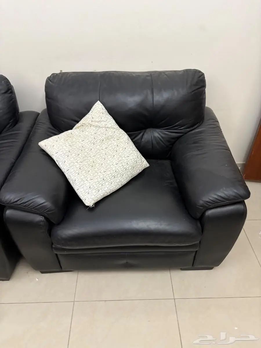 للبيع طقم كنب جلد اسود sofa 6 اشخاص 3 قطع جلد هوم سنتر 1