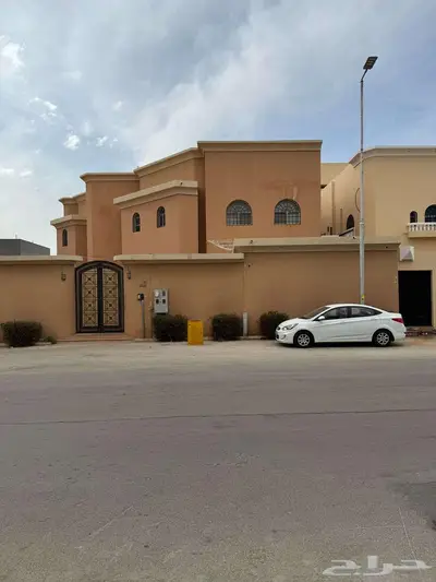 للبيع فيلا على شارعين بحي الفايزيه وسط مدينة بريده 2