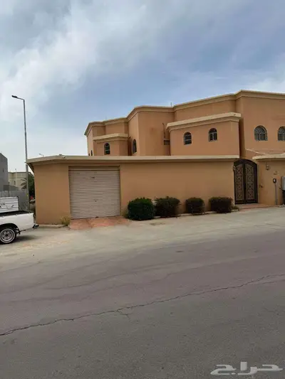 للبيع فيلا على شارعين بحي الفايزيه وسط مدينة بريده 1