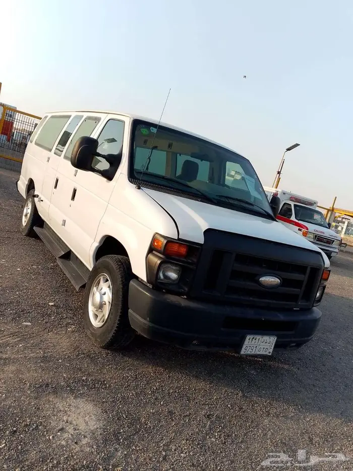 للبيع سيارة فورد فان موديل 2013 بمعرض البيان المطور بالرياض 1