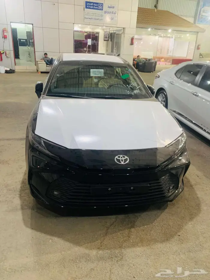 تويوتا كامري اسود استندر2025 0