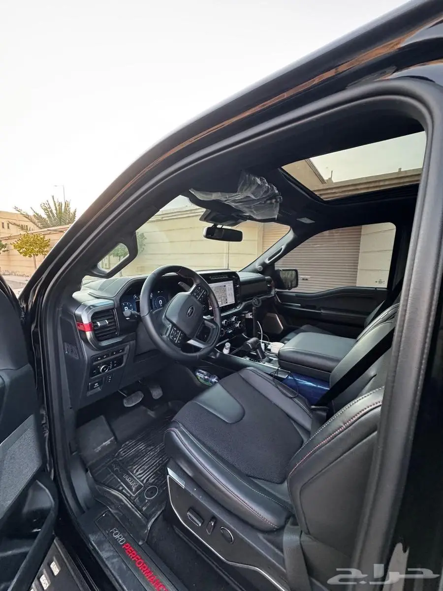 رابتر F150 لون اسود موديل 2024 index