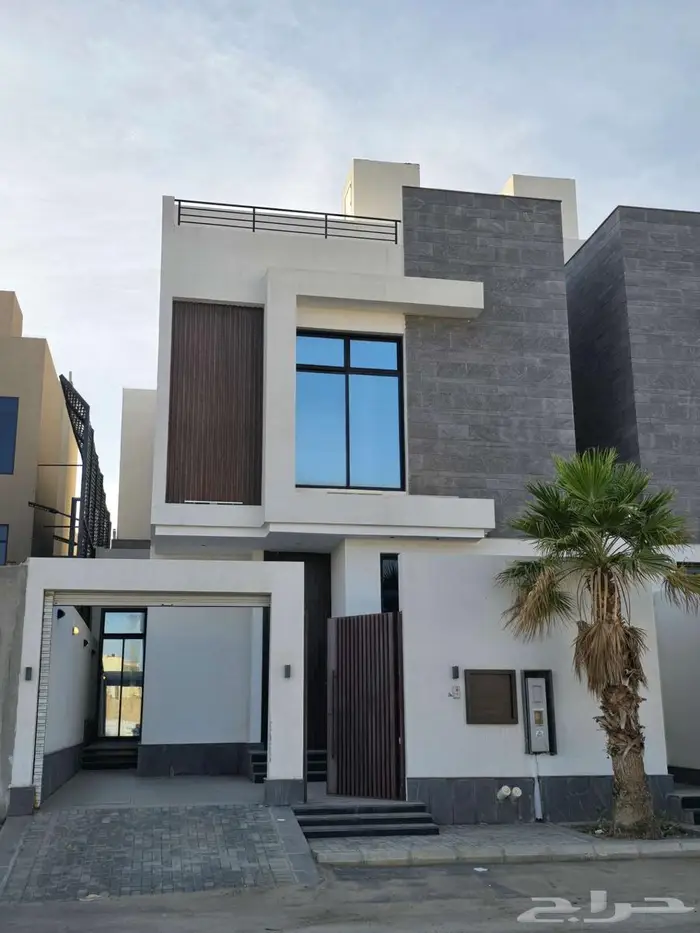 للبيع فيلا دورين وملحق في جدة حي الشراع 1
