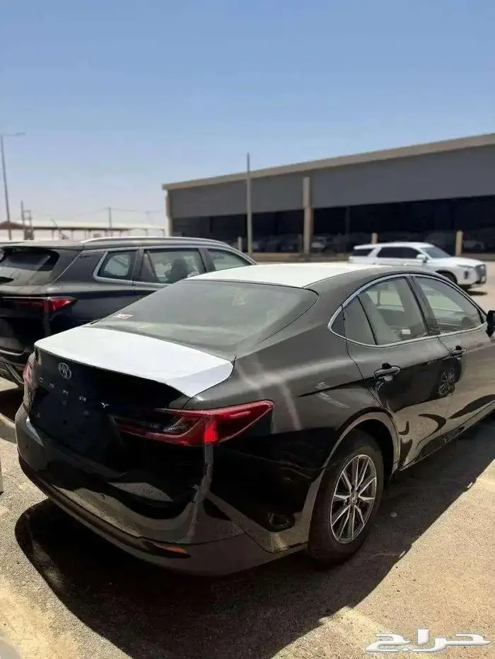 تويوتا كامرى اسود 2025 E استاندر 5
