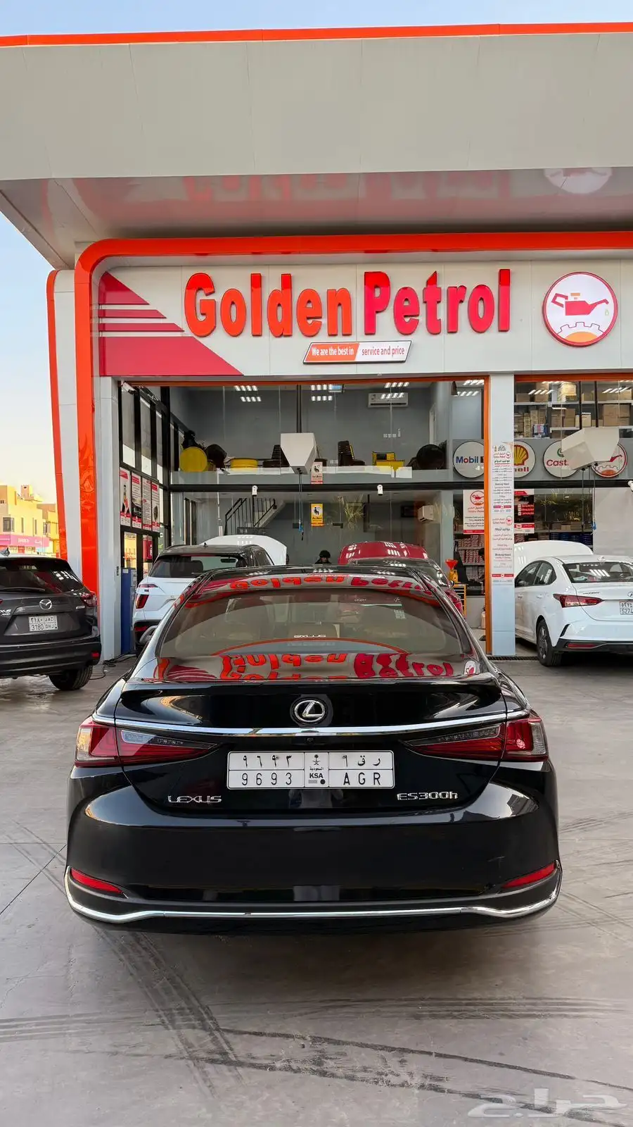 لكزس ES 300h BH 2023 بحالة الوكالة - سعودي 3