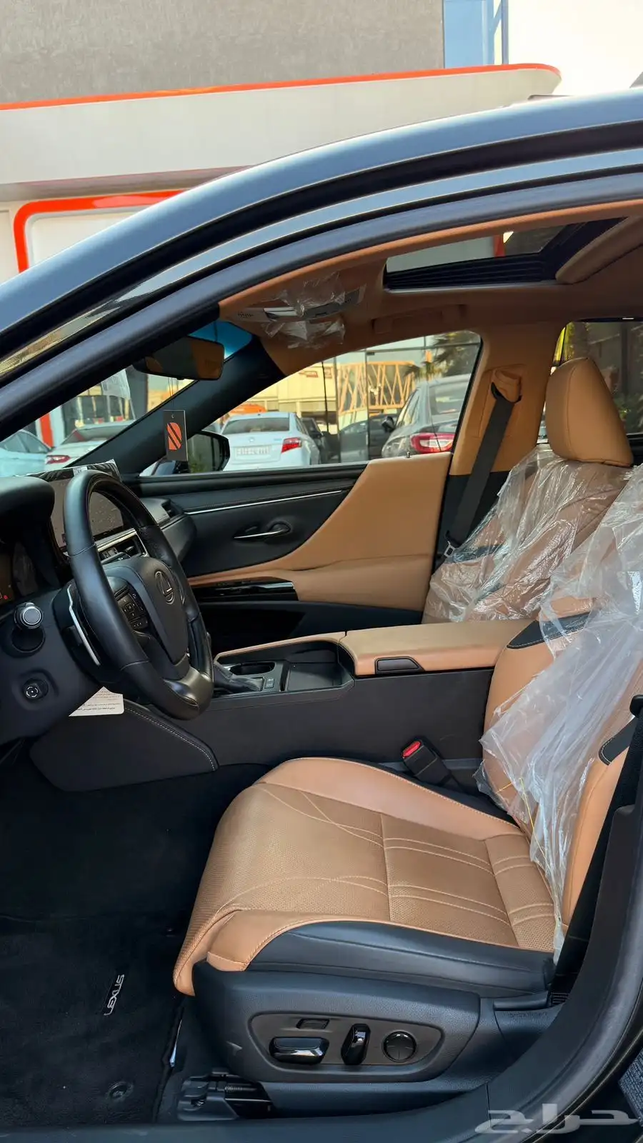 لكزس ES 300h BH 2023 بحالة الوكالة - سعودي 10