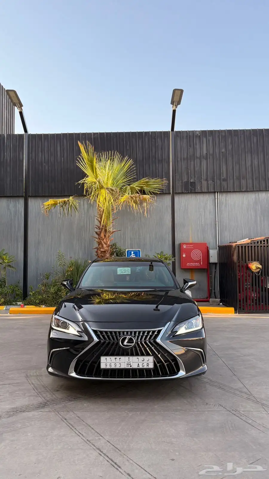 لكزس ES 300h BH 2023 بحالة الوكالة - سعودي 0