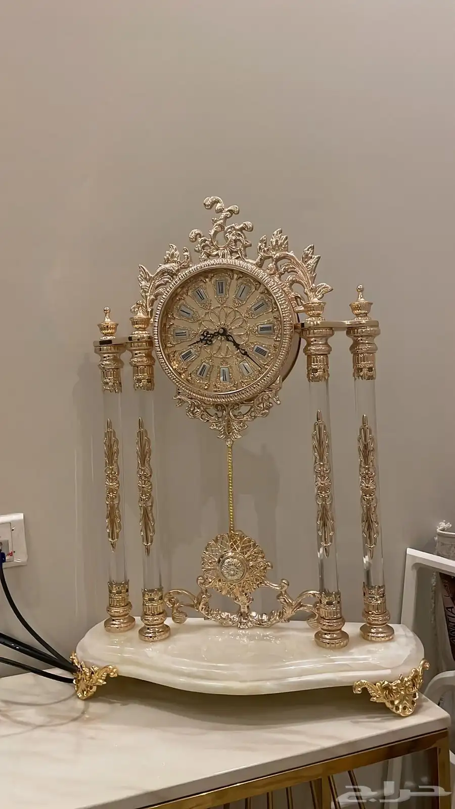 أثاث للبيع (طاولة وسط   طاولة ديكور   ساعة كلاسيك) 0