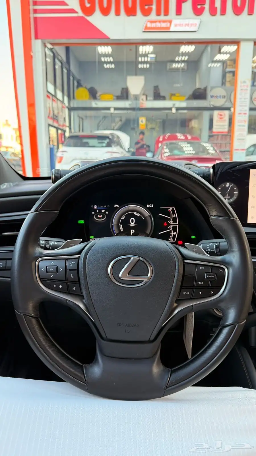 لكزس ES 300h BH 2023 بحالة الوكالة - سعودي 17