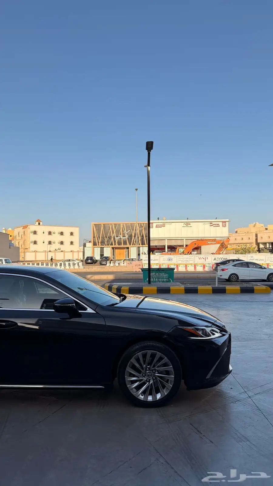 لكزس ES 300h BH 2023 بحالة الوكالة - سعودي 6