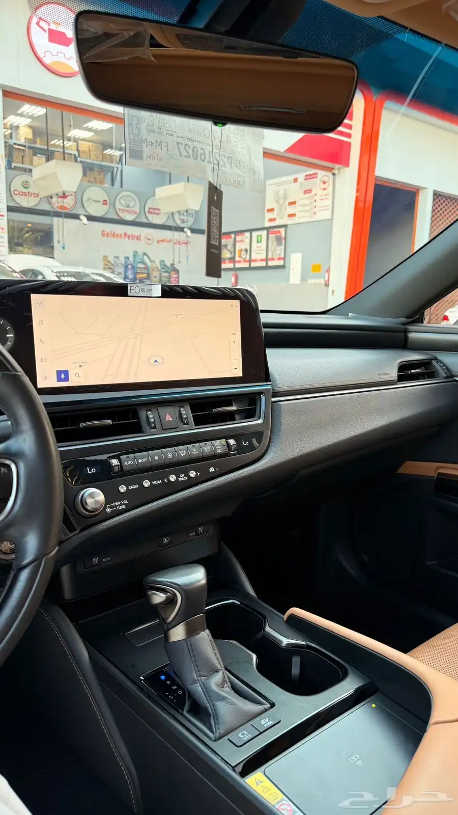 لكزس ES 300h BH 2023 بحالة الوكالة - سعودي 9