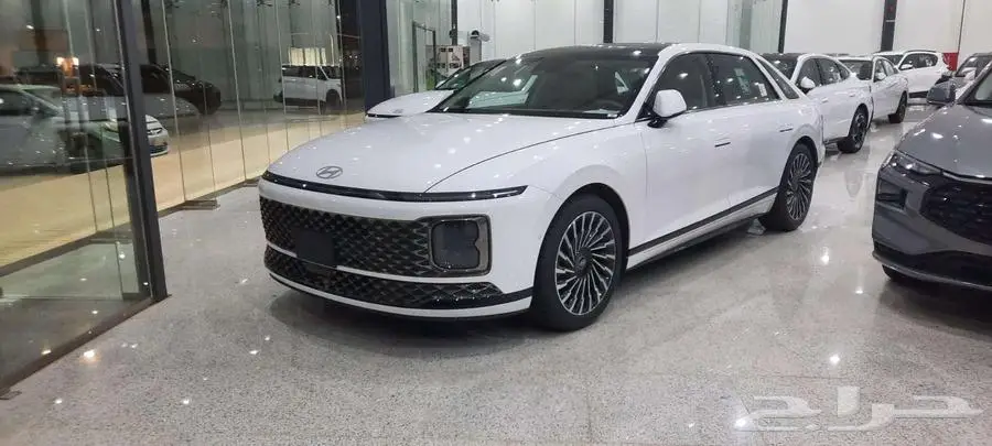 ازيرا 2025 كاليجرافي فل وعلان 187.990بالضريبة تظليل مجاني 0