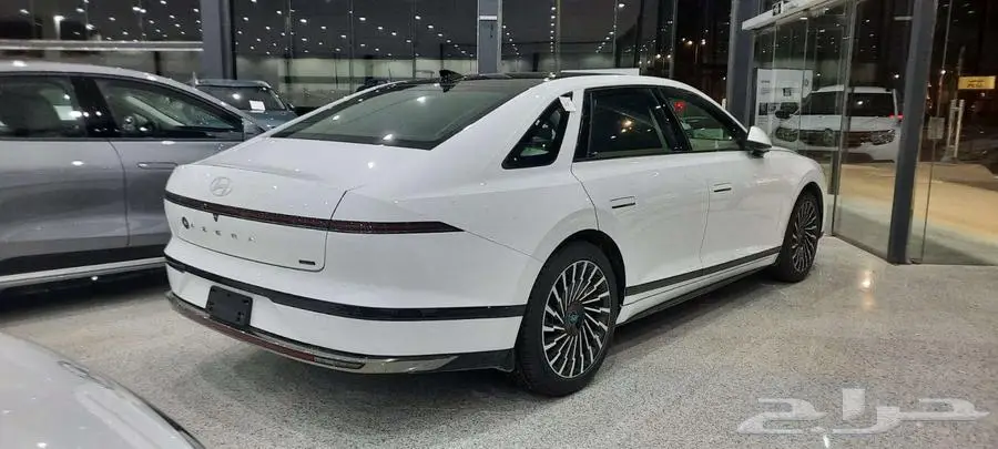 ازيرا 2025 كاليجرافي فل وعلان 187.990بالضريبة تظليل مجاني 4