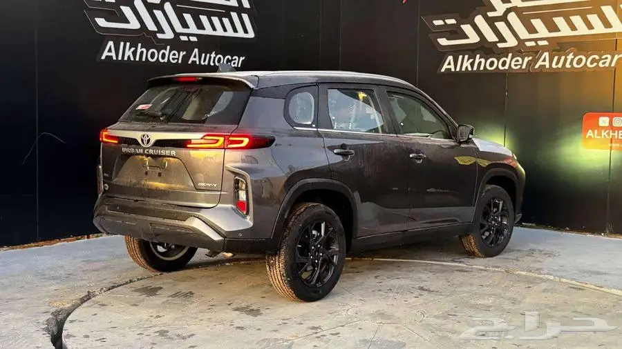 تويوتا اوربان كروزر GLX 2025 بنزين لدى الخضر للسيارات 11