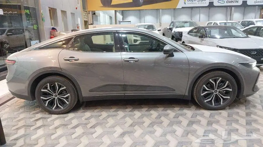 كراون بريميوم هايبرد 2025 سعودي 12