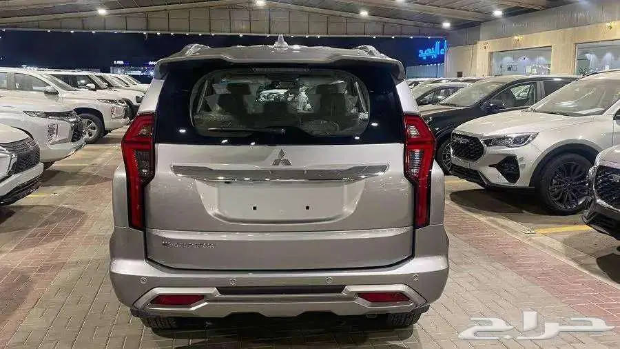 ميتسوبيشي مونتيرو نص فل موديل 2025 بنزين 10