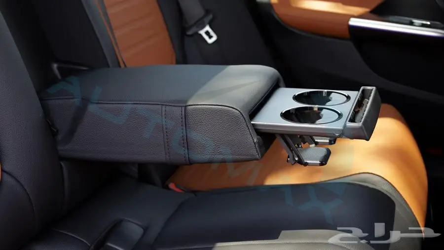 مرسيدس بنز c200 premium 2025 خليجي اصفار مع ضمان الوكيل 25