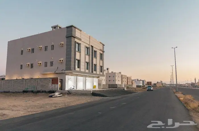 للبيع عمارة تجارية حي الرياض مساحتها 625م واجهتها شمالية 6