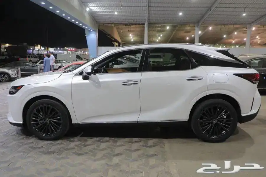 ليكزس RX 350 AA فتحة سقف جلد اربعة سلندر موديل 2024 4