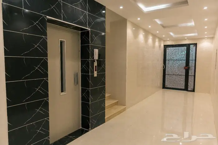 للبيع عمارة تجارية حي الرياض مساحتها 625م واجهتها شمالية 2