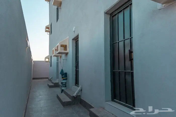 للبيع عمارة تجارية حي الرياض مساحتها 625م واجهتها شمالية 5
