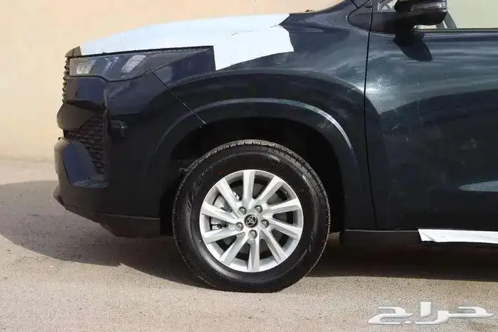 اينوفا GL بنزين اسود 2024 17