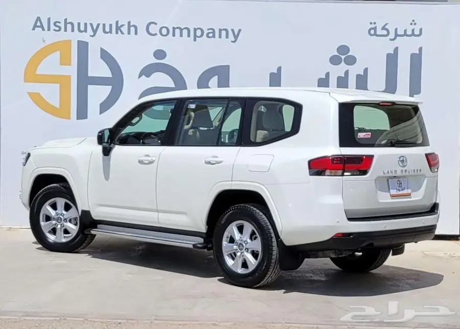 تويوتا لاندكروزر GXR L1 موديل 2022 3