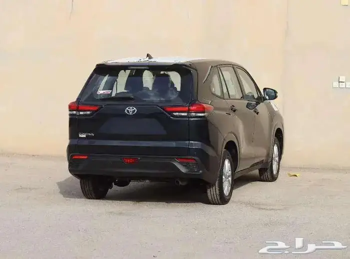 اينوفا GL بنزين اسود 2024 10