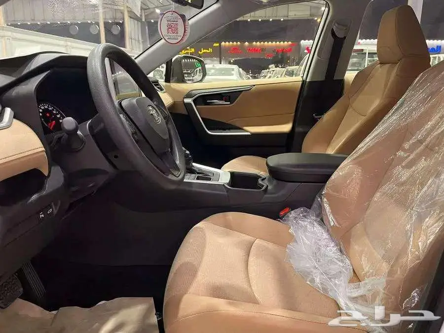 تويوتا راف فور فتحة XLE بنزين 2025 كاش وتمويل علي البنك 13