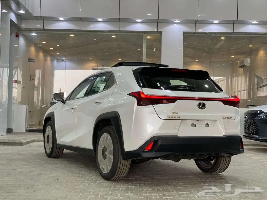 لكزس UX 300 H فل كامل هايبرد 2025 - خليجي 4