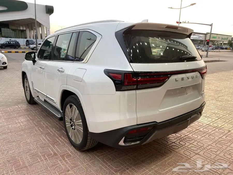 لكزس LX600 BB 2025 سعودي ابيض داخلي جملي بطاقه جمركيه 13