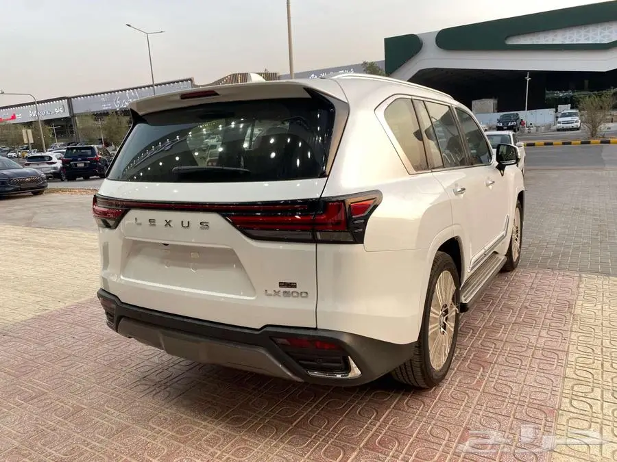 لكزس LX600 BB 2025 سعودي ابيض داخلي جملي بطاقه جمركيه 12