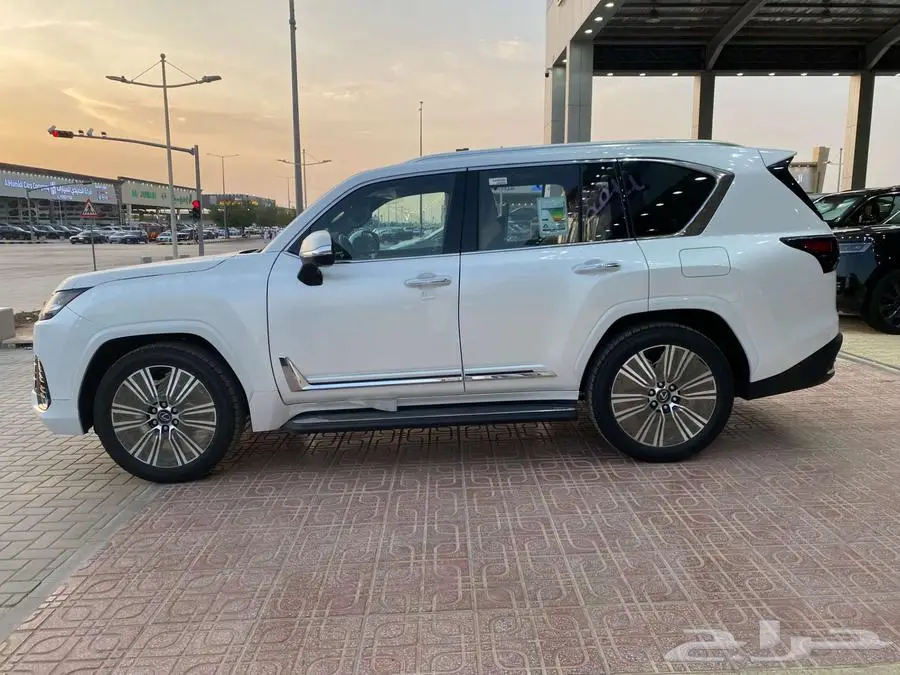 لكزس LX600 BB 2025 سعودي ابيض داخلي جملي بطاقه جمركيه 4