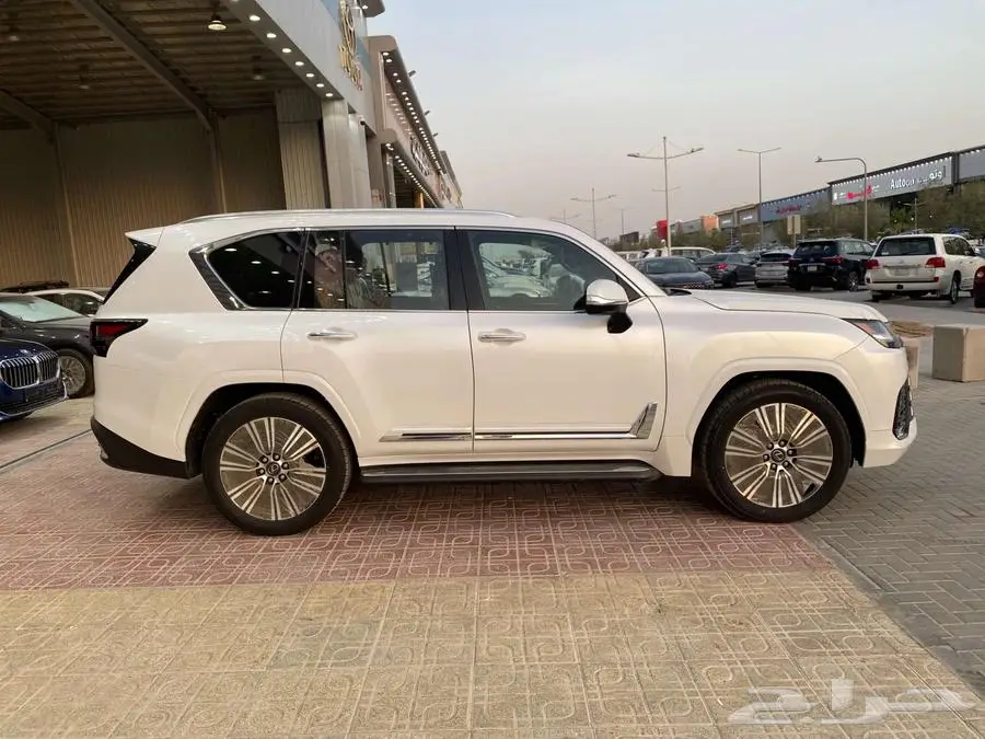 لكزس LX600 BB 2025 سعودي ابيض داخلي جملي بطاقه جمركيه 3