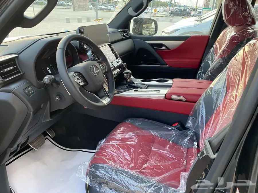 لكزس اف سبورت موديل 2025 سعودي اسود 6
