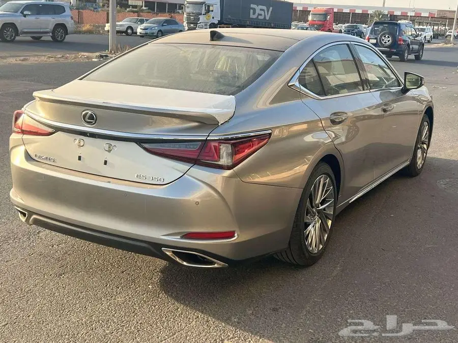 لكزس ES 350 DD فل كامل 2025 سعودي تتنانيوم 5