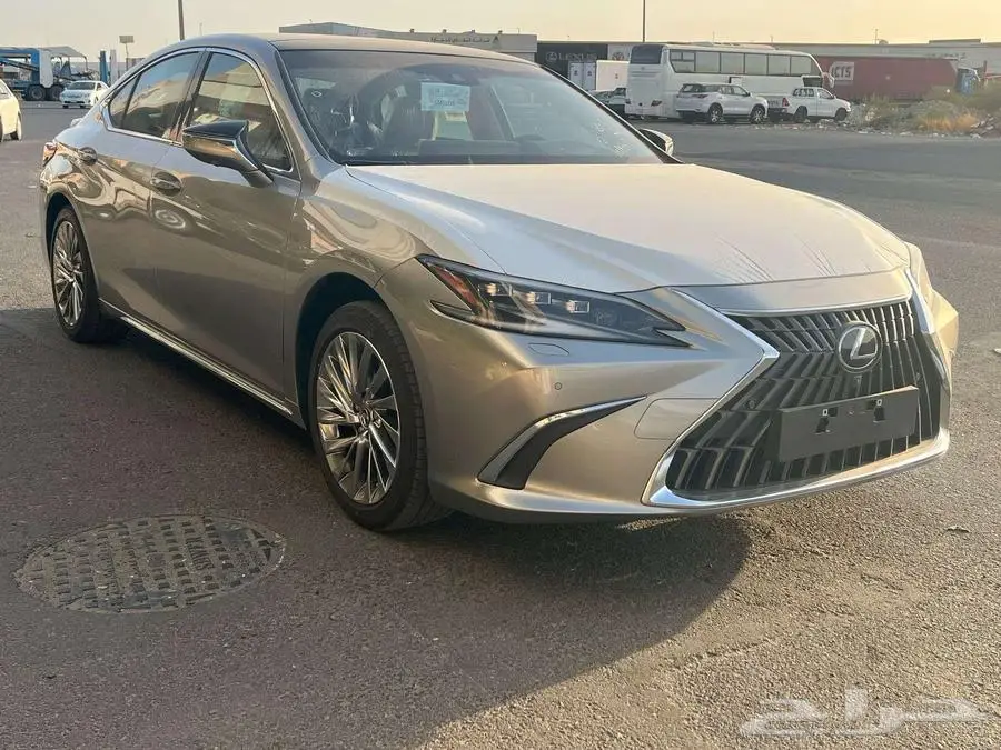 لكزس ES 350 DD فل كامل 2025 سعودي تتنانيوم 2