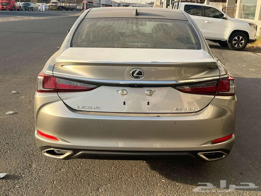 لكزس ES 350 DD فل كامل 2025 سعودي تتنانيوم 3