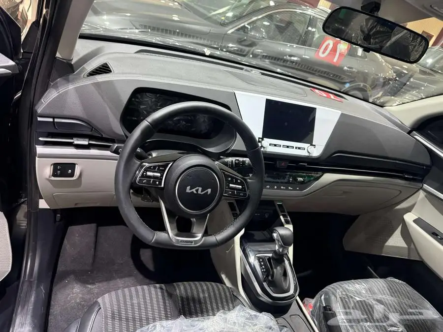 كيا كارينز GLS موديل 2025 بالنقد والتقسيط 4
