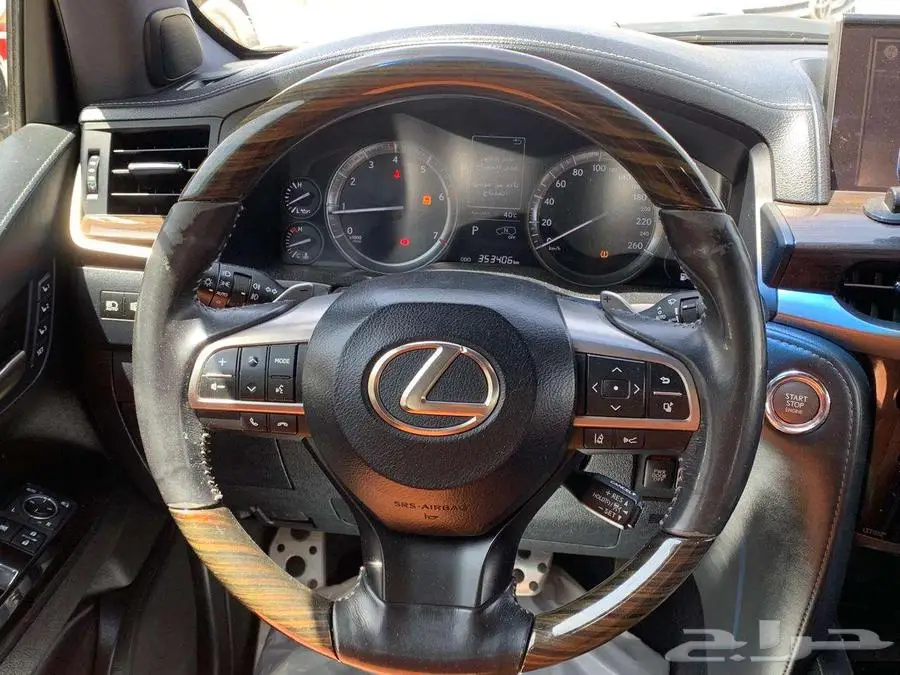 لكزس LX570 سبورت موديل 2018 فل كامل 8