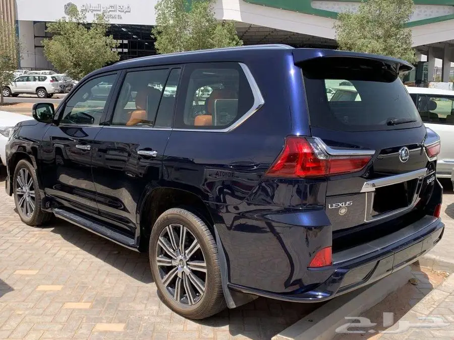 لكزس LX570 سبورت موديل 2018 فل كامل 4