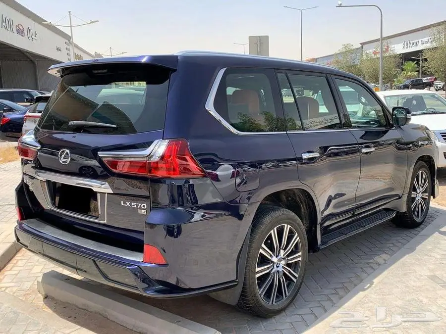 لكزس LX570 سبورت موديل 2018 فل كامل 3