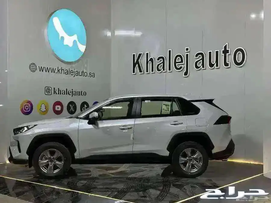 تويوتا راف فور LE استاندر بنزين دبل 2025 3