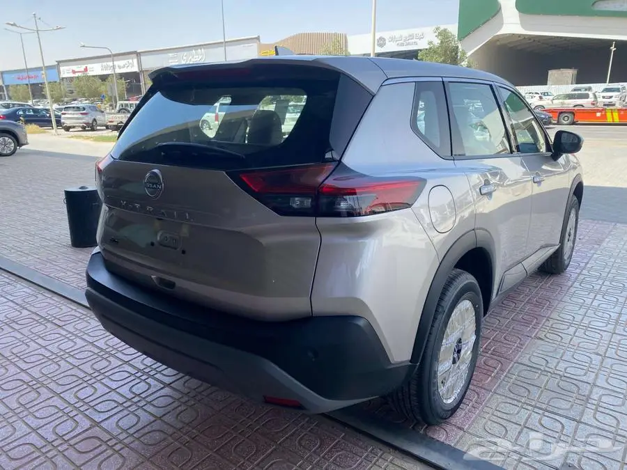 نيسان اكس-تريل 2025 استاندر بدون دبل 42
