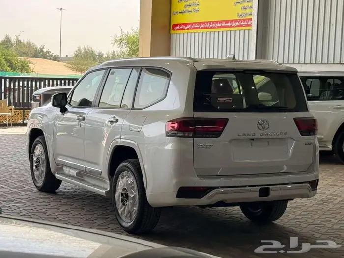 لاندكروزر GXR3 ديزل 2025 كاش وأقساط 3