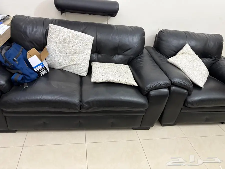 للبيع طقم كنب جلد اسود sofa 6 اشخاص 3 قطع جلد هوم سنتر 2